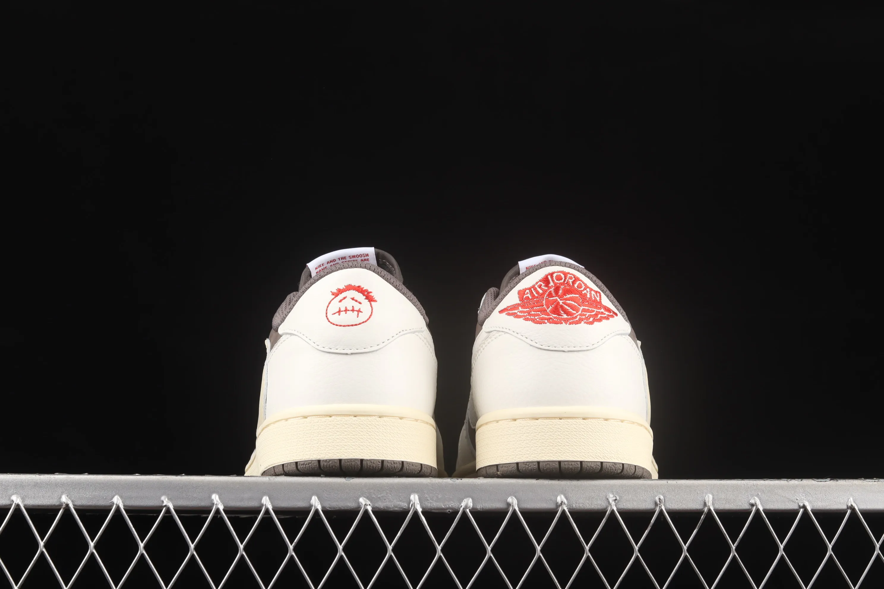 All categories Air Jordan Jordan series basketball shoes Air Jordan 1 Low pure original version Travis Scott x Air Jordan 1 Low OG "Reverse Mocha" AJ1 Joe 1 reverse mocha brown and white barb joint casual sports basketball shoes DM7866-162